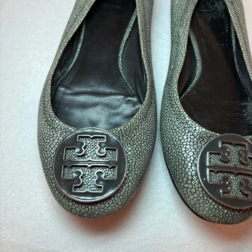 Tory Burch Reva Stingray Embossed Leather Ballet Flats Grey Silver Logo